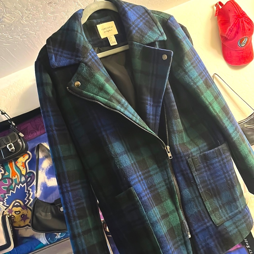 ✨ FOREVER 21 ✨ size: Small (2-4) • Blue/Black/Green Plaid, Black satin lining •